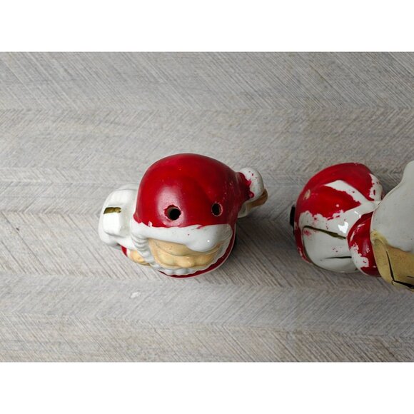Vintage Sonsco Japan Santa & Mrs. Claus Ceramic Salt & Pepper Shakers - Picture 3 of 10